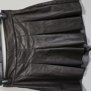 Shinestar Faux Leather Pleated Shorts Size M